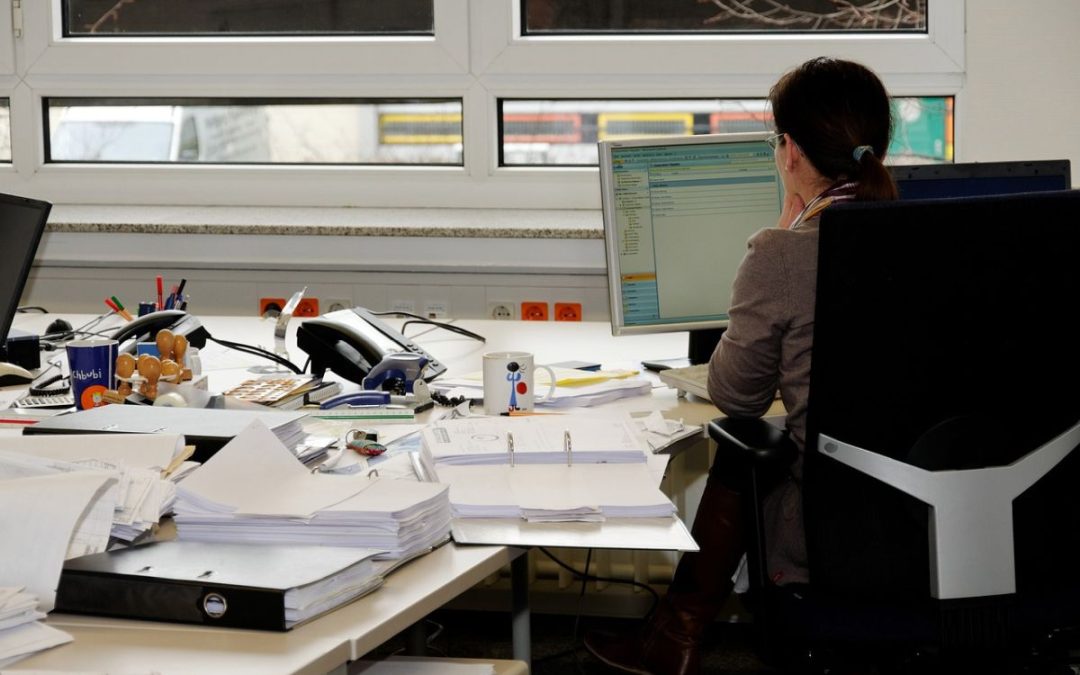 Jak dbać o zdrowie i kondycję podczas pracy siedzącej? 10 przydatnych porad