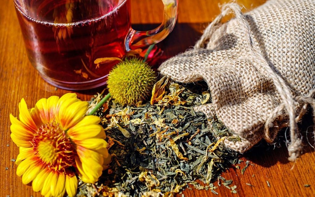 Najlepsze mieszanki ziół na różne dolegliwości – 10 przepisów