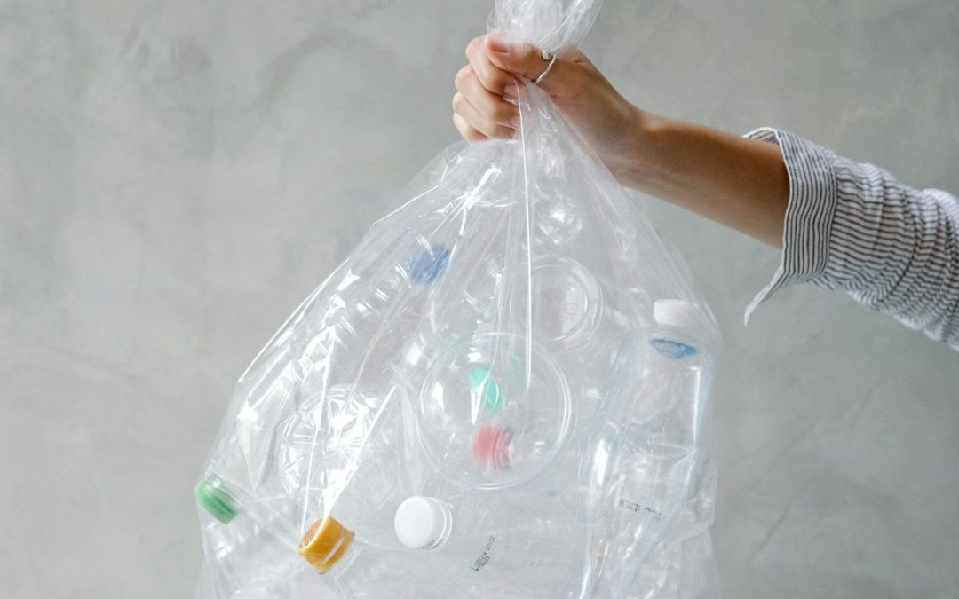 Jak wykorzystać plastikowe butelki? 12 ciekawych pomysłów