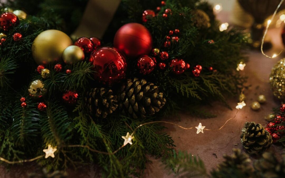 Jak zrobić dekoracje z gałęzi i szyszek? 10 ciekawych pomysłów